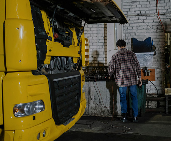 Peças originais certificadas: guia completo para caminhoneiros 