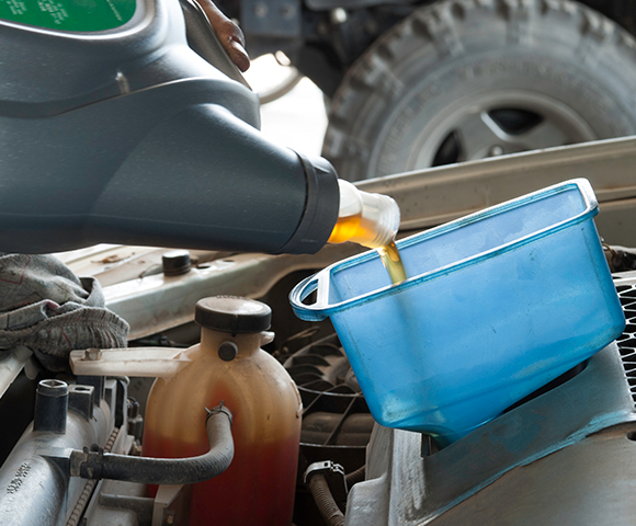 Troca de óleo do motor do caminhão: guia completo Anchieta Peças 